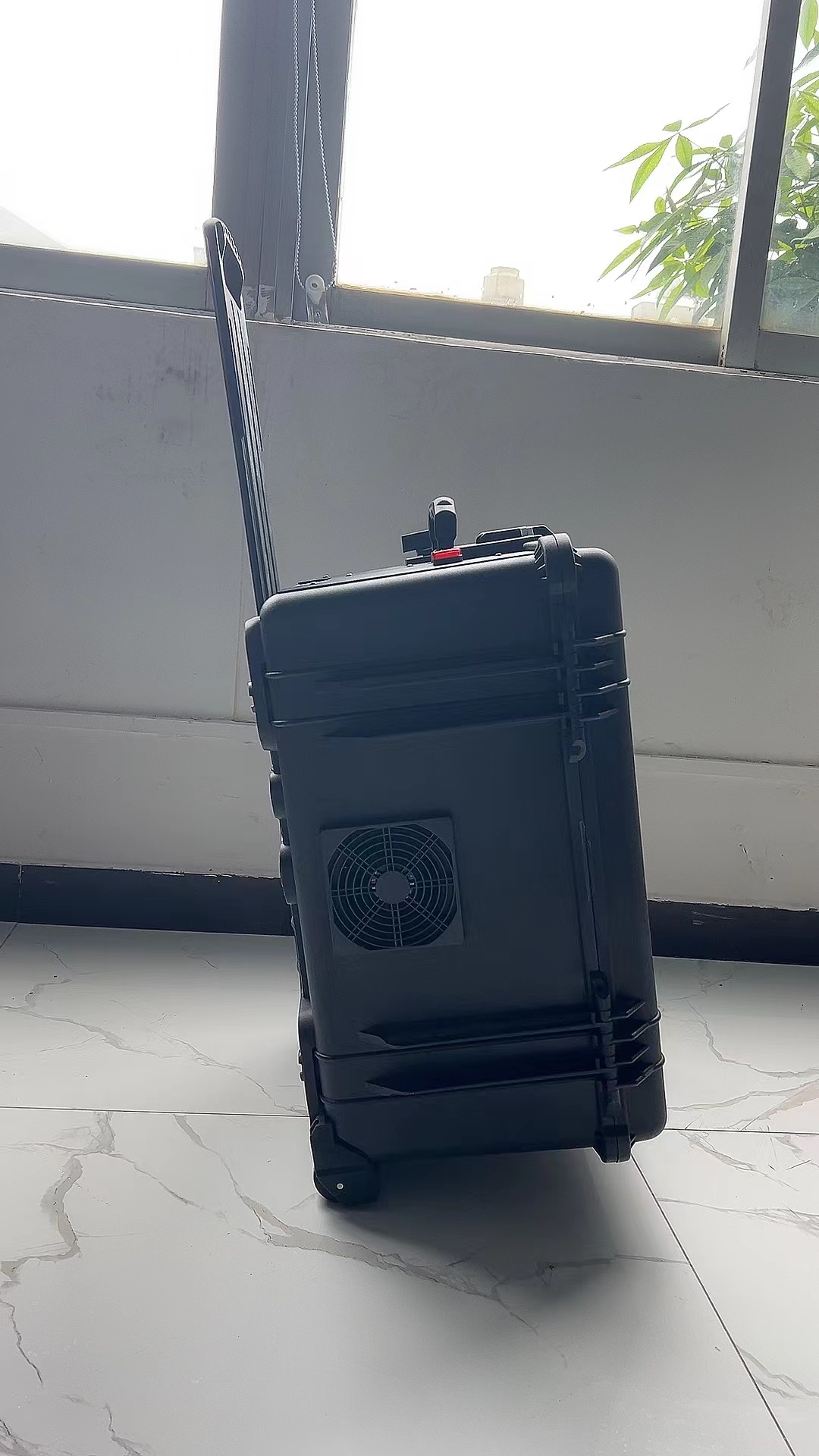 来凤手拉箱型移动通信干扰器